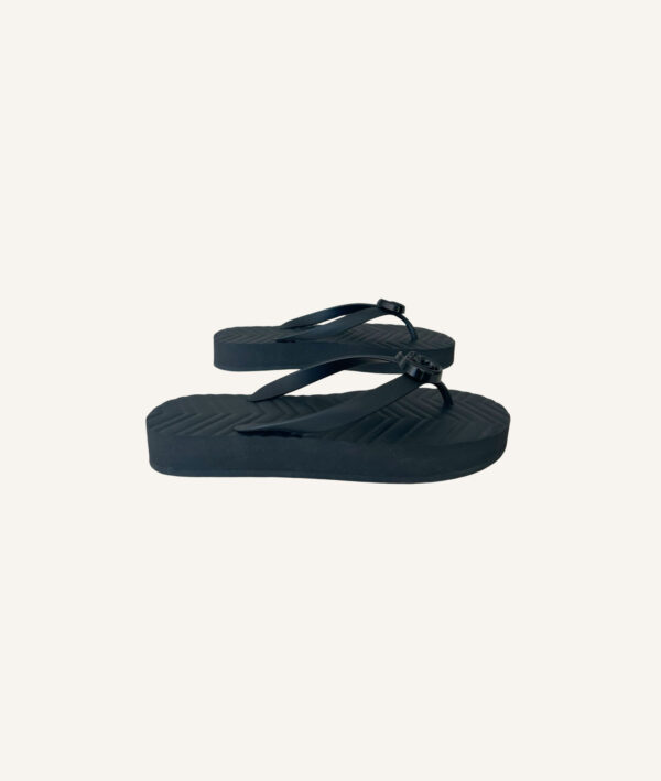 Gucci Double G Flip Flops (Size 39)